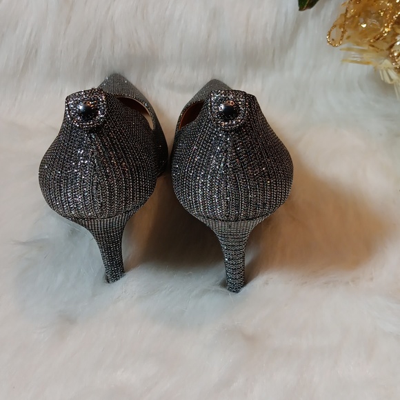 Michael Kors Shimmering Silver/Black Size 10 M aprox : 4" Heels. - Picture 3 of 11